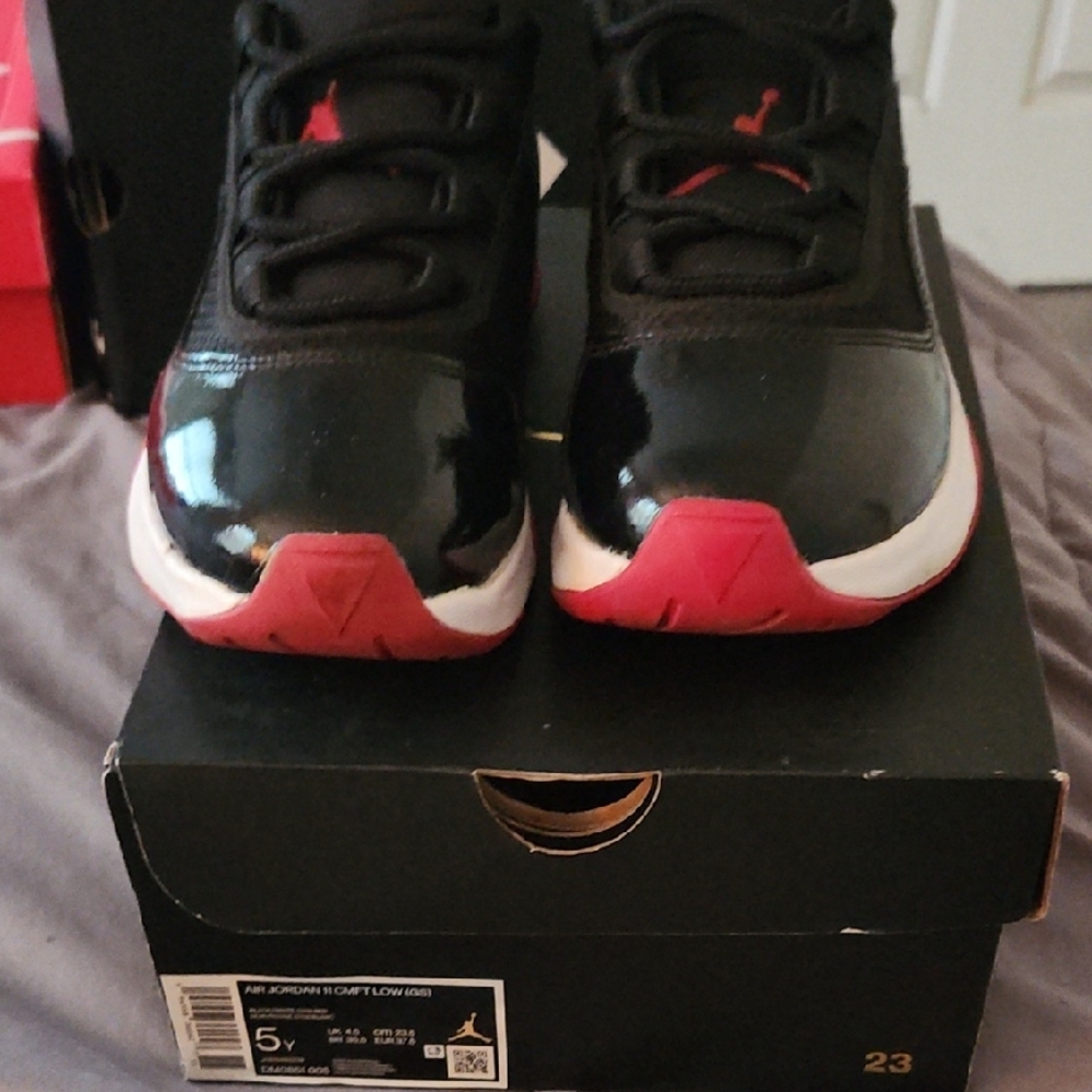 Nike Kids Sneakers Black and Red - Picture 4 of 8